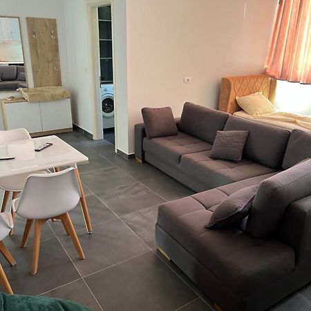 Deda Apartments Sarandë Exteriör bild