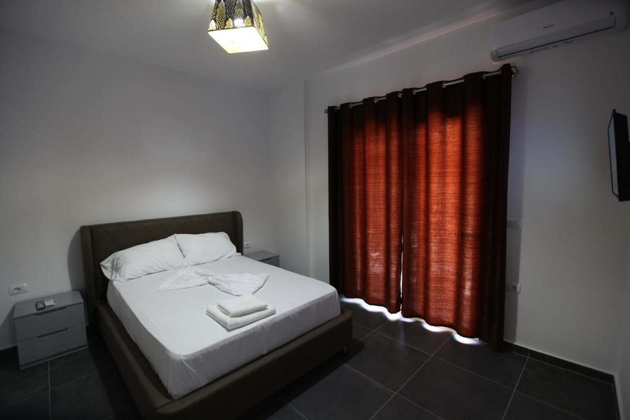 Deda Apartments Sarandë Exteriör bild