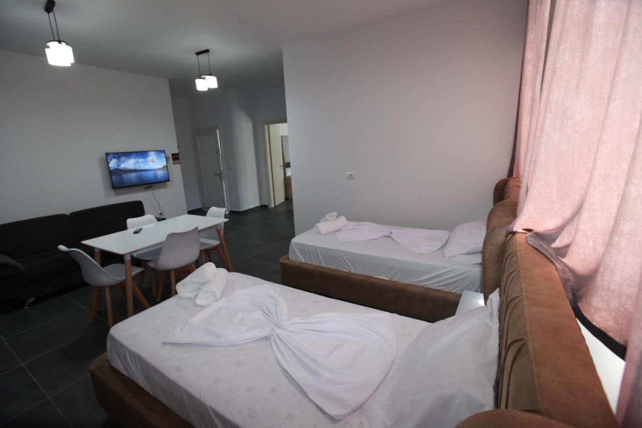 Deda Apartments Sarandë Exteriör bild