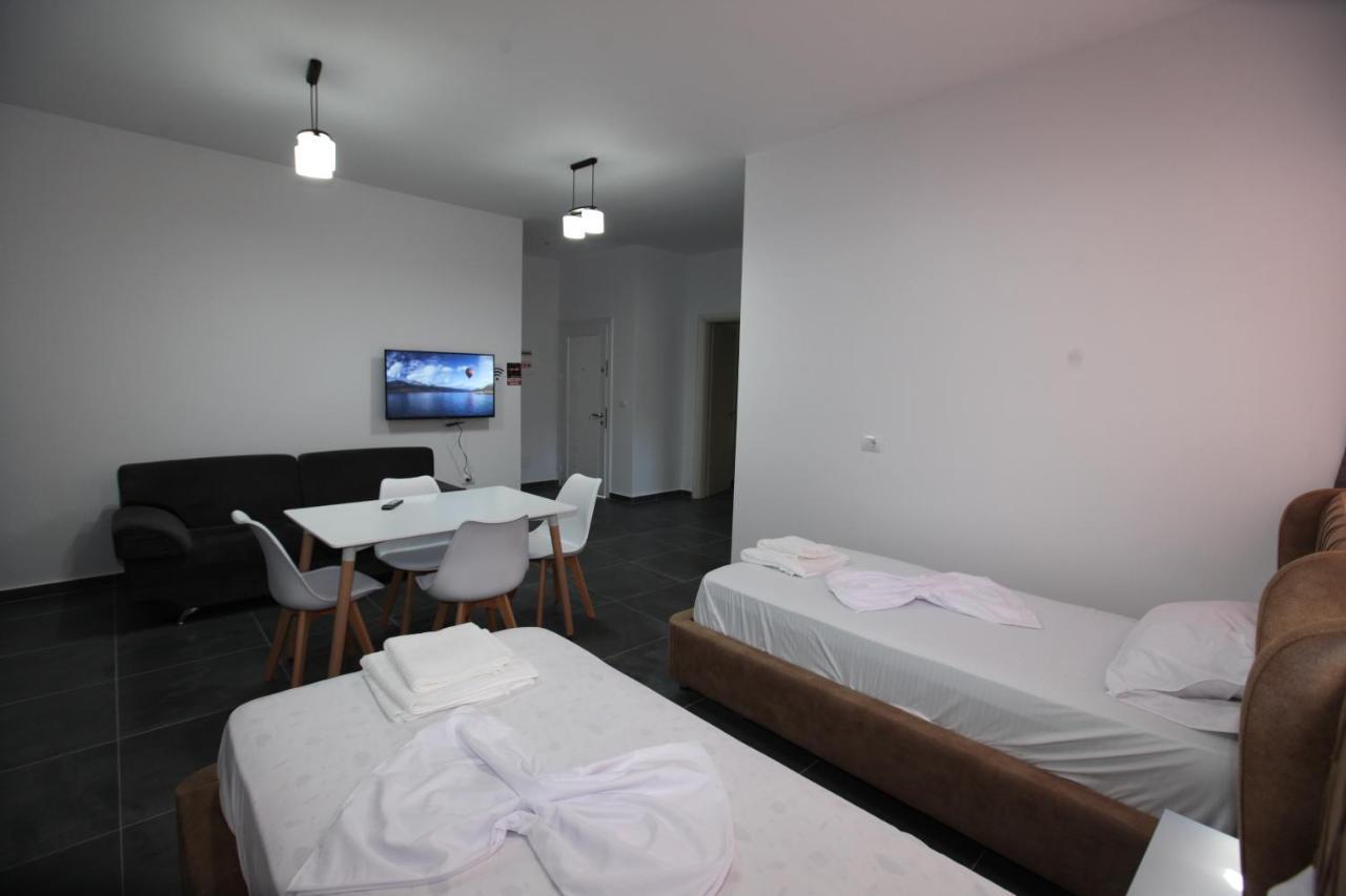 Deda Apartments Sarandë Exteriör bild