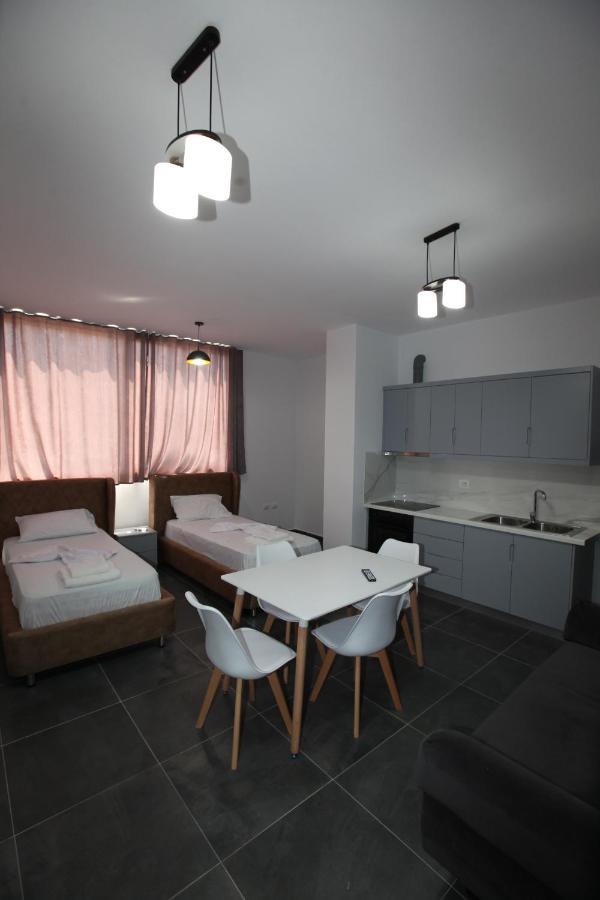 Deda Apartments Sarandë Exteriör bild