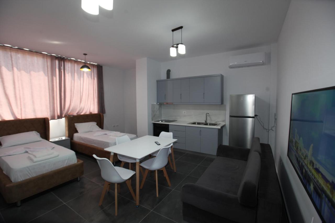 Deda Apartments Sarandë Exteriör bild