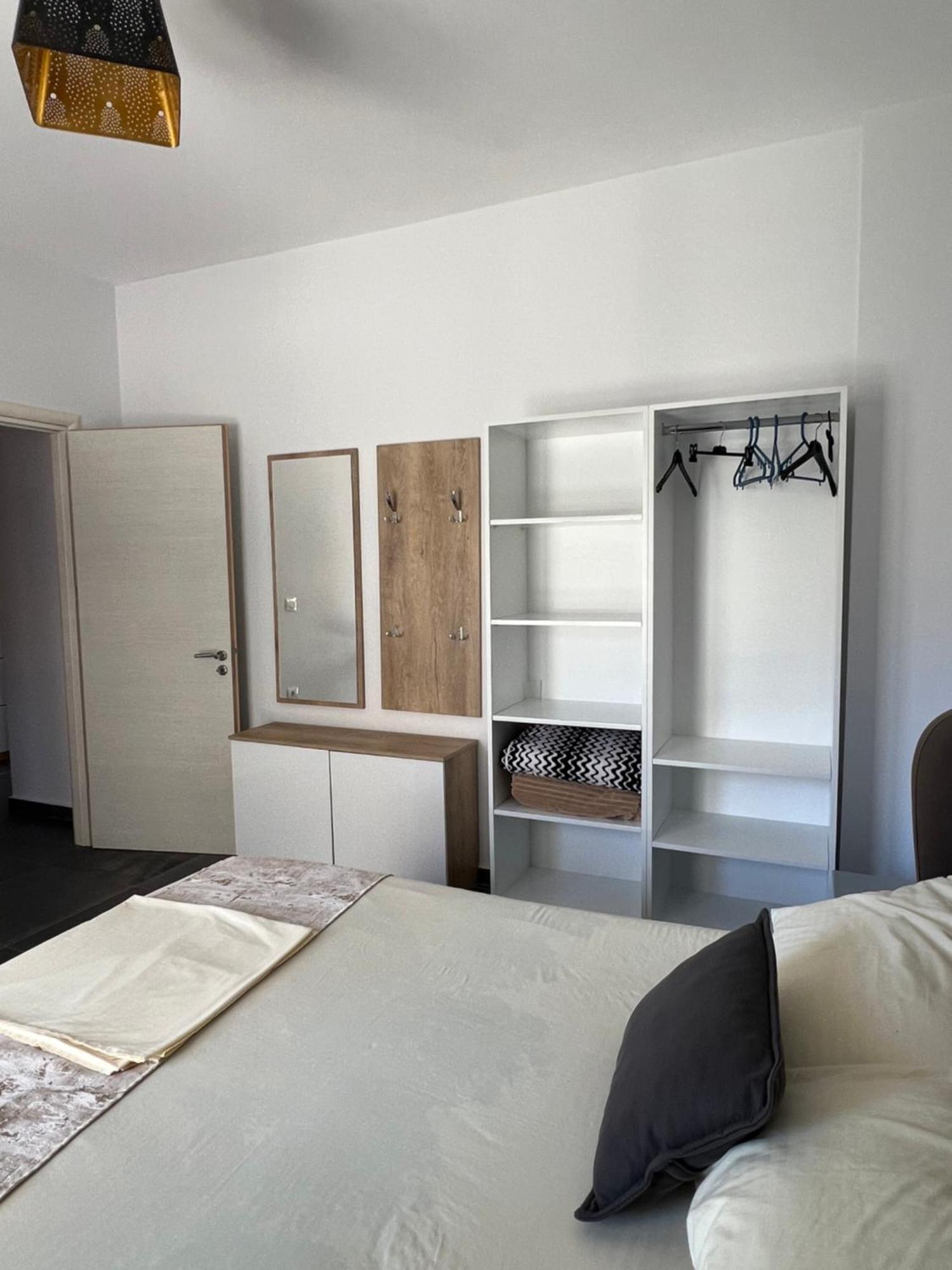 Deda Apartments Sarandë Exteriör bild